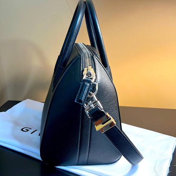 🔥 Givenchy Small Antigona Bag - Picture 2 of 9